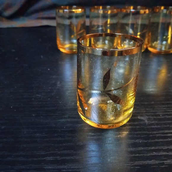 SET OF 6 - AUTHENTIC VINTAGE GOLD LEAF SHOT GLASSES FROM THE 50's or 60's - Picture 6 of 6